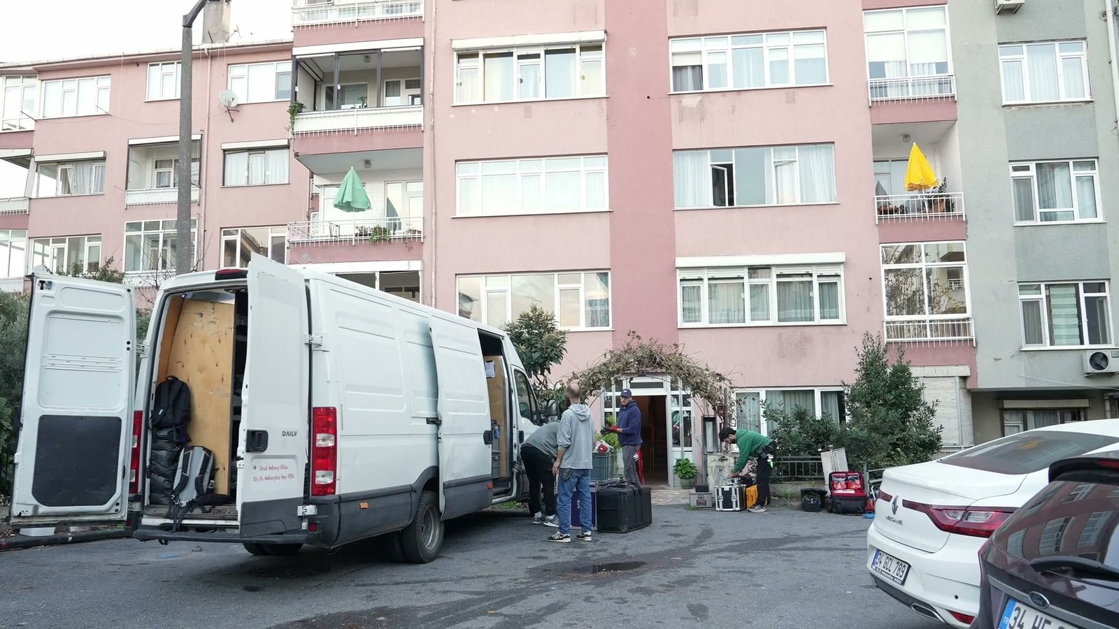 Lale Apartmanı reklam filmi kamera arkası — ilk karesi