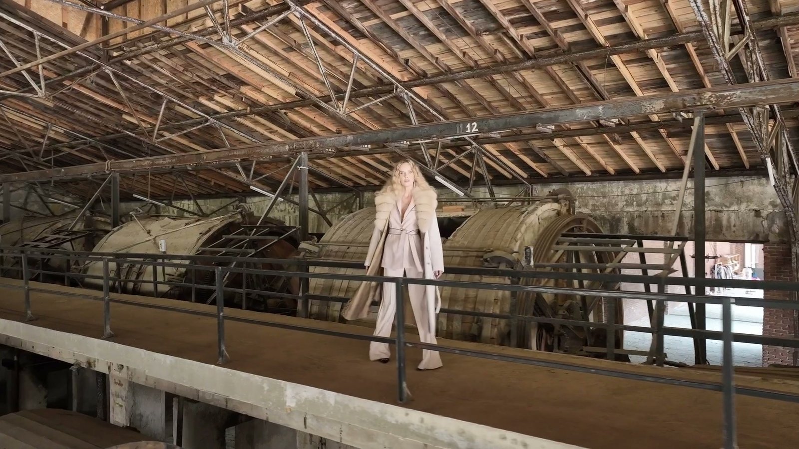 Lady Gina FW 2022-23 moda filmi — ilk karesi