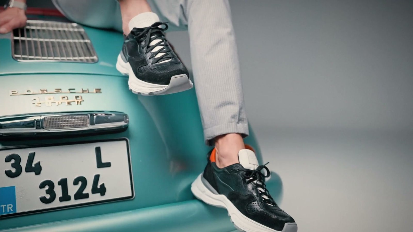 Male Industry Porsche moda filmi — ilk karesi