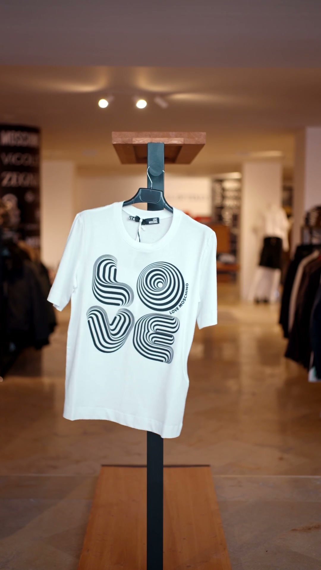 Mall of Italy tişört serisi videosu — ilk karesi