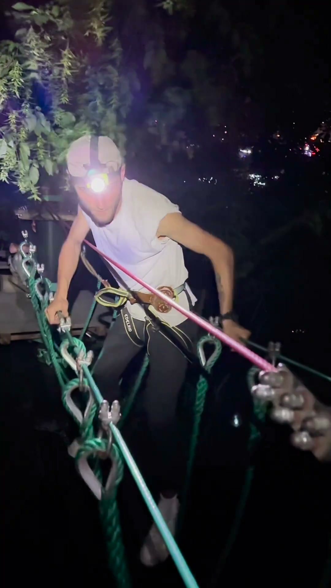 Xtrem Aventures gece parkuru videosu — ilk karesi