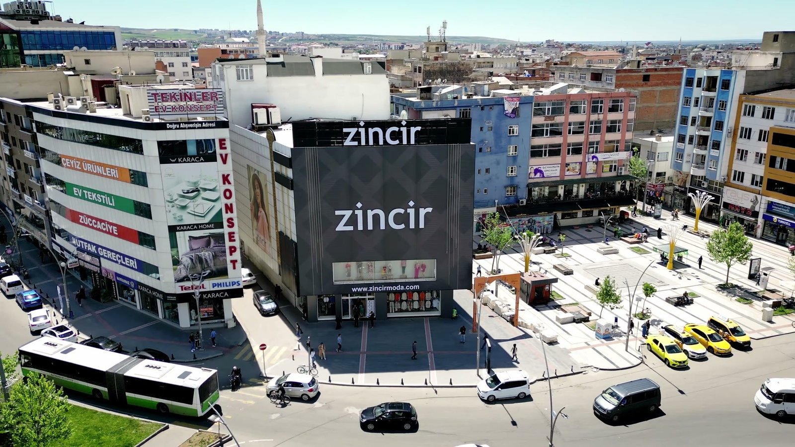 Zincir Moda Batman mağaza filmi — ilk karesi